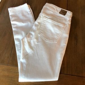 American Eagle white skinny jeans, size 8.  EUC
